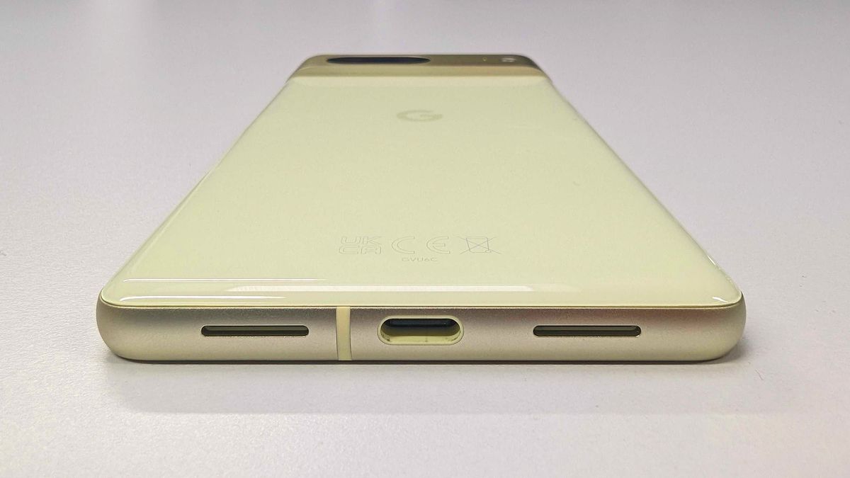Google Pixel 7 review bottom