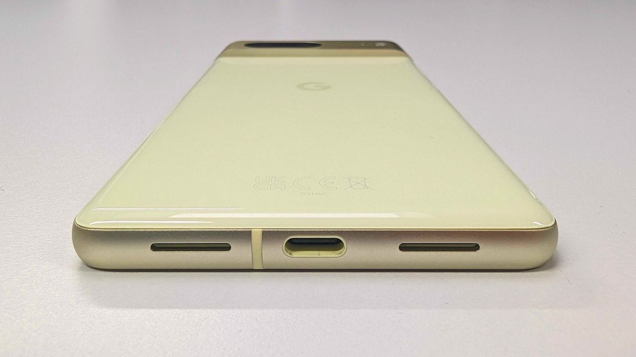 Google Pixel 7 review bottom