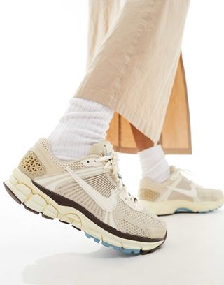 Nike Zoom Vomero 5 Trainers in Oatmeal Beige