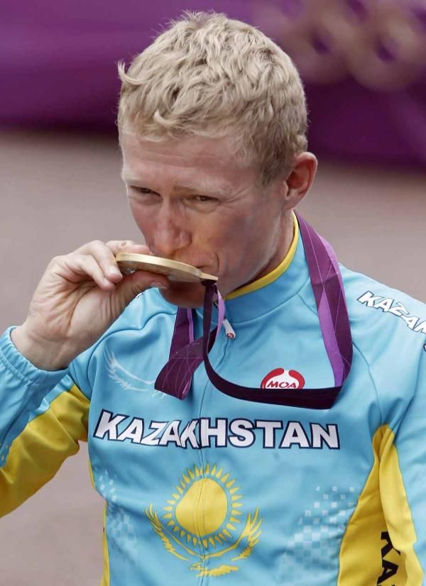 Alexandre Vinokourov (Kazakhstan) tastes success in London.
