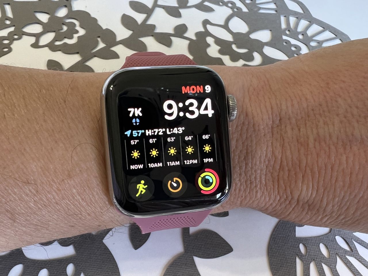 U By Uag Dot Silicone Strap For Apple Watch Lifestyle Close Up Front