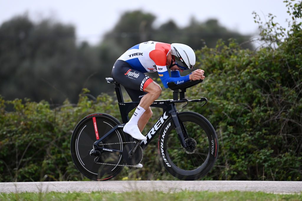 LAGOAPRAIA DO CARVOEIRO ALGARVE PORTUGAL FEBRUARY 19 Bauke Mollema of The Netherlands and Team Trek Segafredo sprints during the 49th Volta ao Algarve em Bicicleta 2023 Stage 5 a 244km individual time trial stage from Lagoa to Lagoa VAlgarve2023 on February 19 2023 in Lagoa Algarve Portugal Photo by Tim de WaeleGetty Images