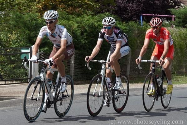 Guillaume Bonnafond (AG2R La Mondiale), Benoit Daeninck (Roubaix Lille Metropole) and Arnoud Van Groen (Veranda's Willems - Accent) on the attack.
