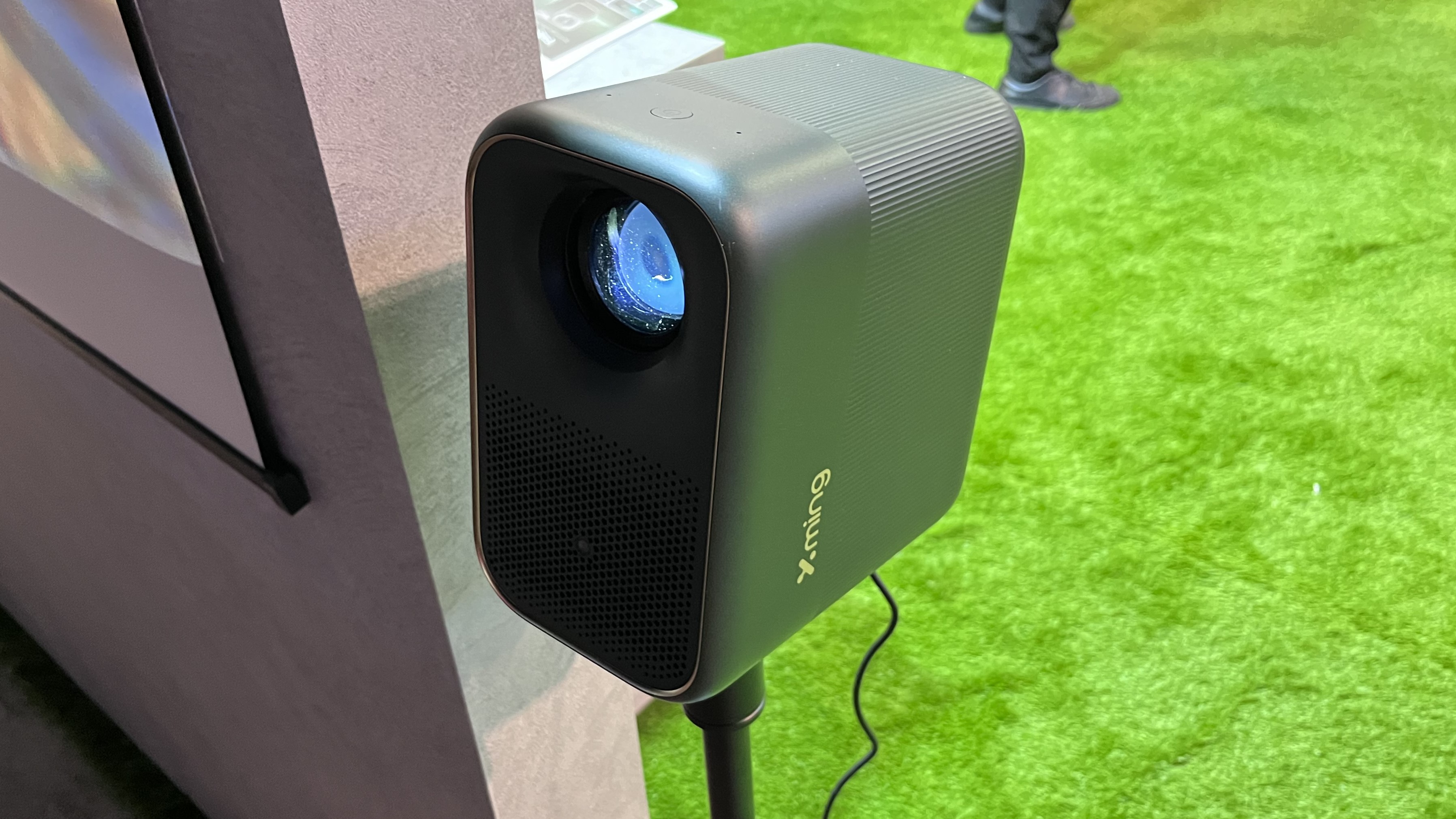 Xming Page One portable projector debuts at CES