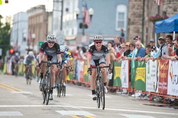 Emilia Fahlin (Specialized_lululemon) takes the stage win with her teammate Loren Rowney taking second.