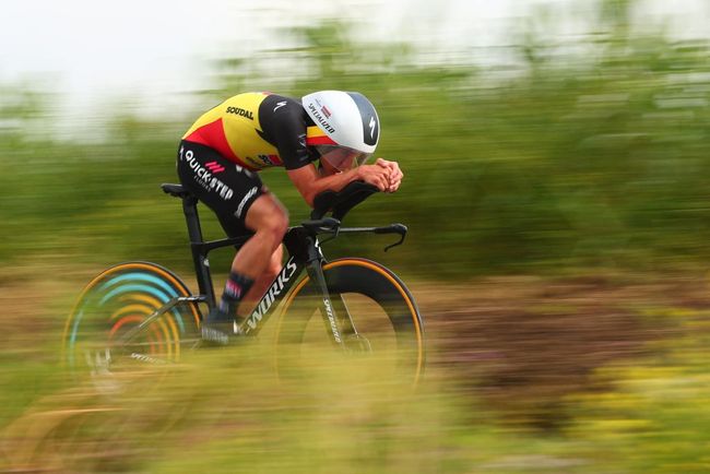 Sotto lacquazzone sfoca la stella di Evenepoel: vince la crono, riprende la rosa ma non stravince e non chiude il Giro (Getty Images)