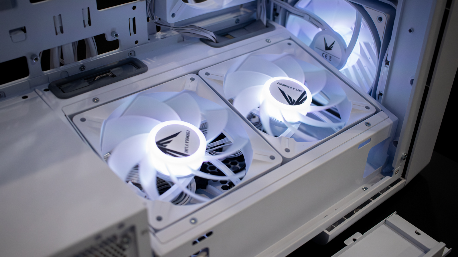 The FormulaV Line Air Power G10 PC case