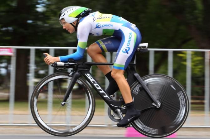 Shara Gillow (Orica - AIS) sets off on her record-matching third consecutive victory