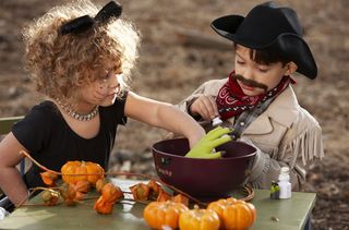 Halloween games for kids: whats in the bowl