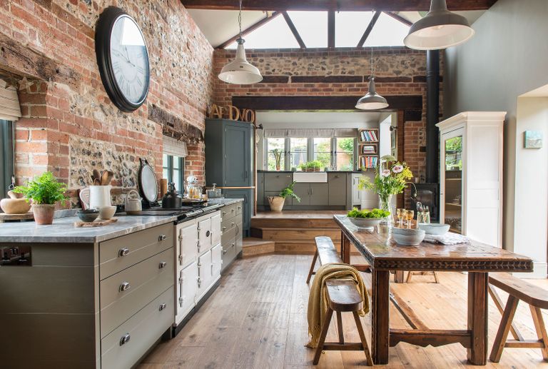 This Georgian home mixes trad and modern farmhouse style