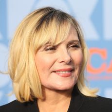Kim Cattrall looks to the side at a red carpet