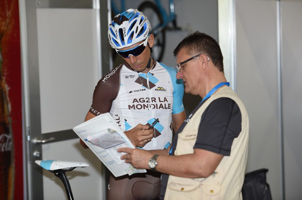 Matteo Montaguti checks where the AG2R-