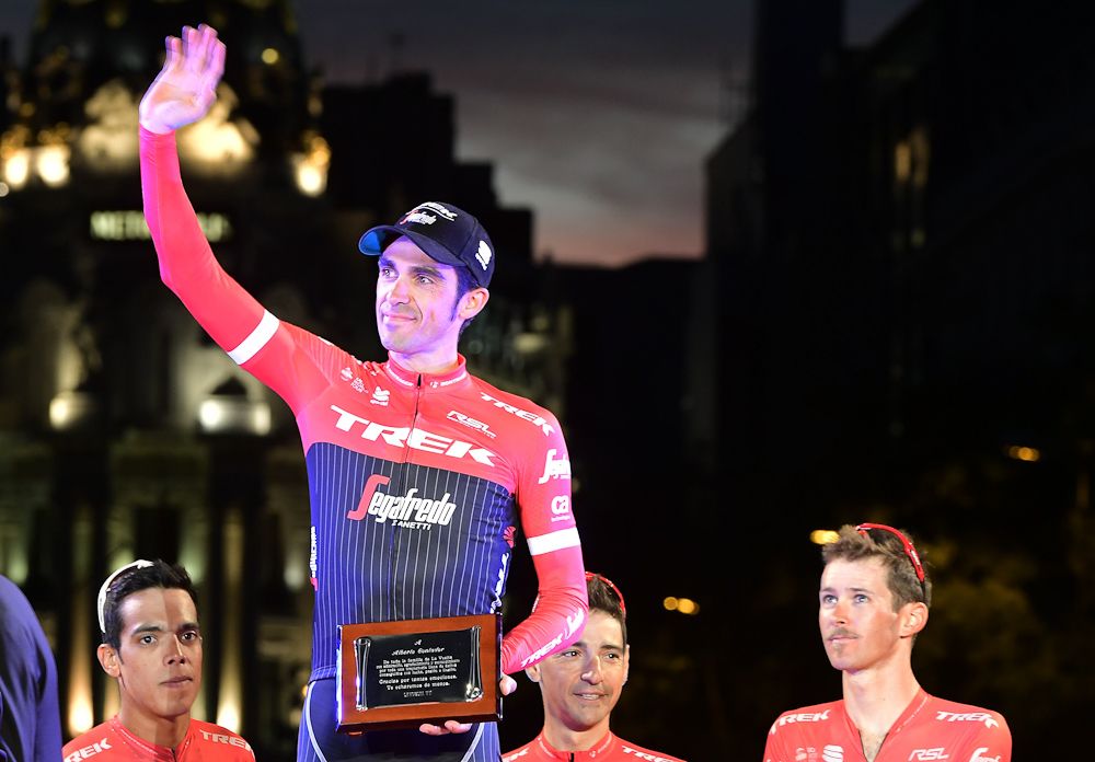 Alberto Contador waves from the Vuelta podium