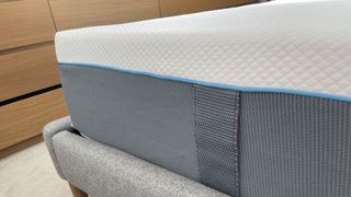 Close up of Simba Hybrid Pro mattress