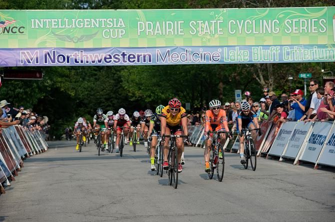 Erica Allar (Colavita-Fine Cooking) out-sprints Tina Pic (Fearless Femme)