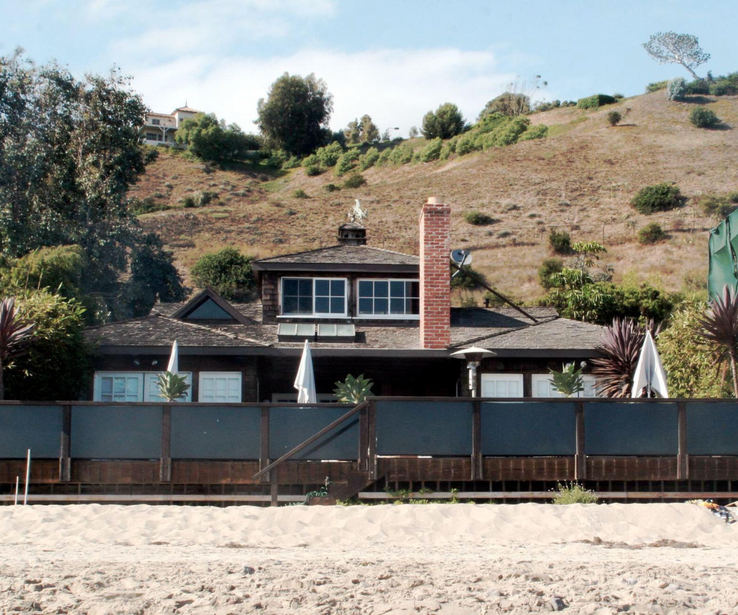 Jennifer Aniston's Malibu Beach rented home in California