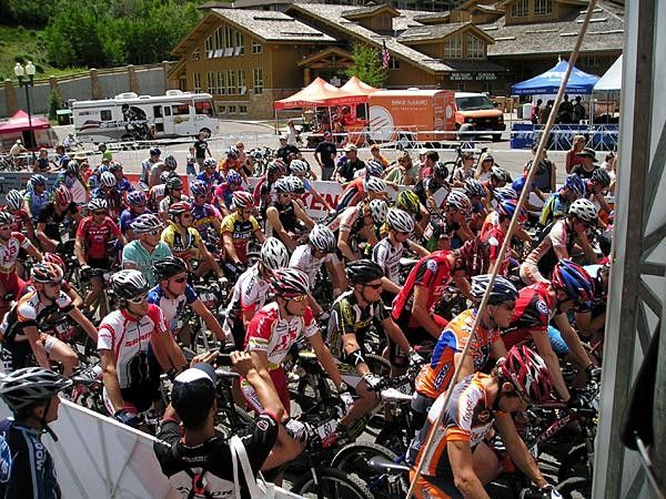 The men&rsquo;s field was 100+ riders strong at Deer Valley.