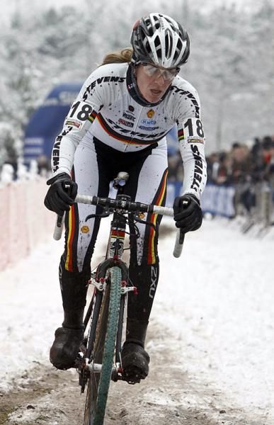 Hanka Kupfernagel faded from the front group as Compton made her attack.