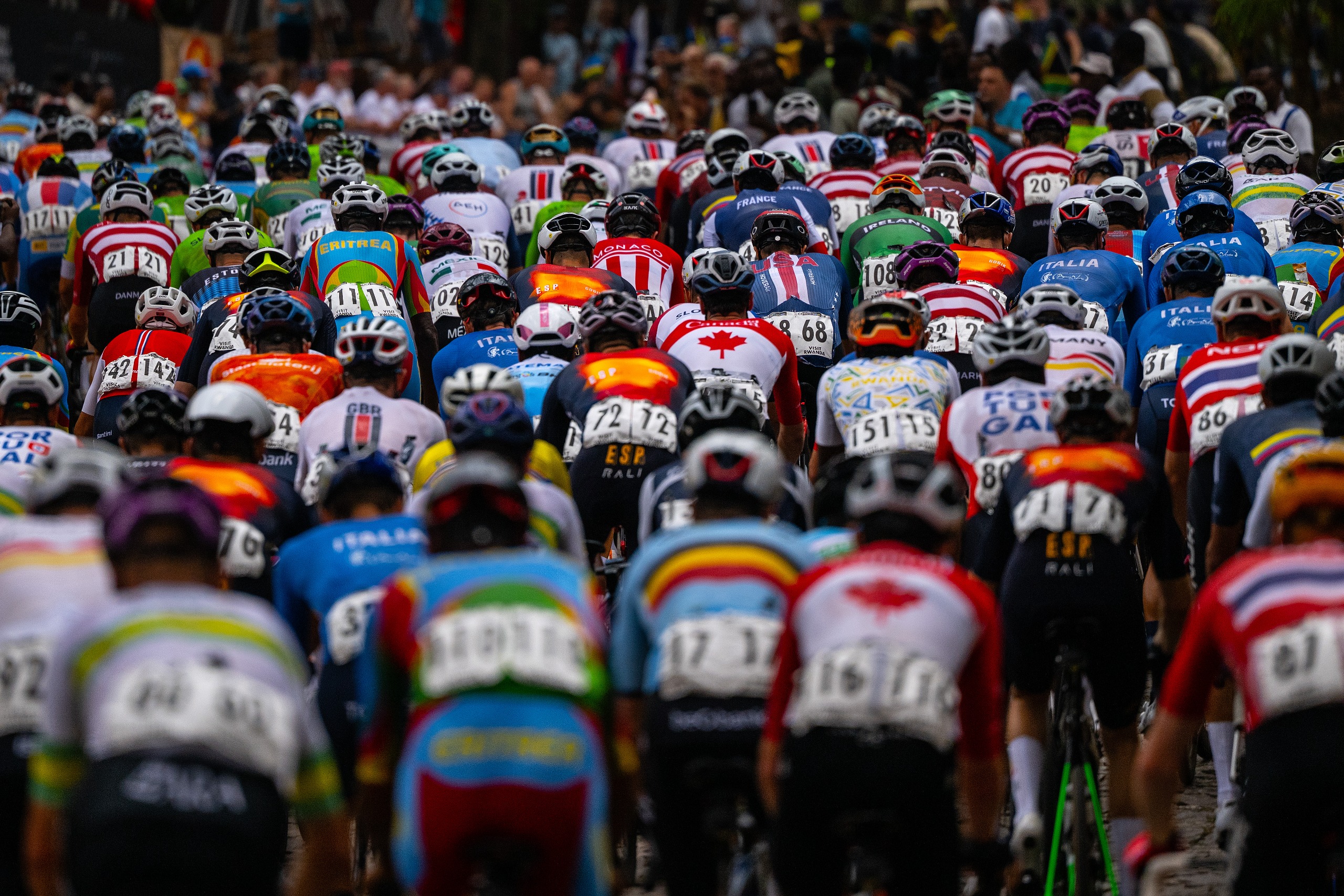 The peloton for the elite men's road race at the UCI Road World Championships 2026, with the colours of all the nations