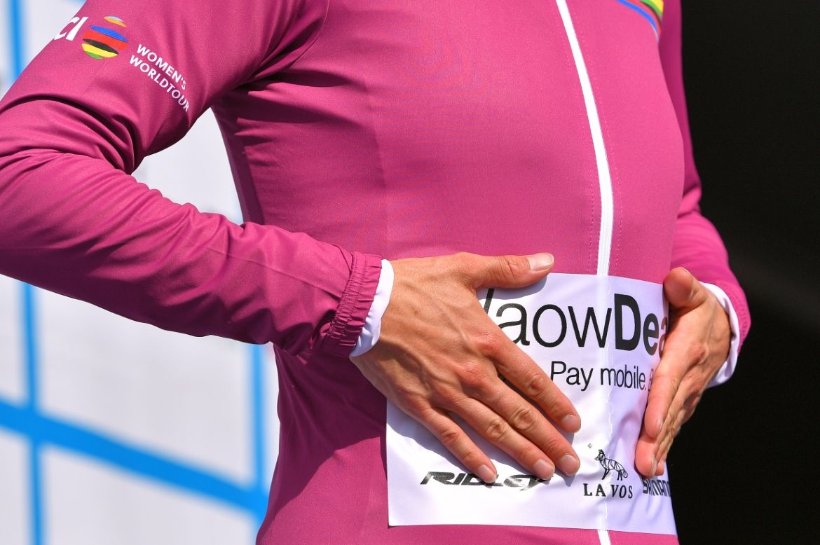 Marianne Vos (Waowdeals) dons the WorldTour jersey