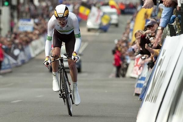 Australian Michael Rogers gives his all at the finish to come in fifth place.