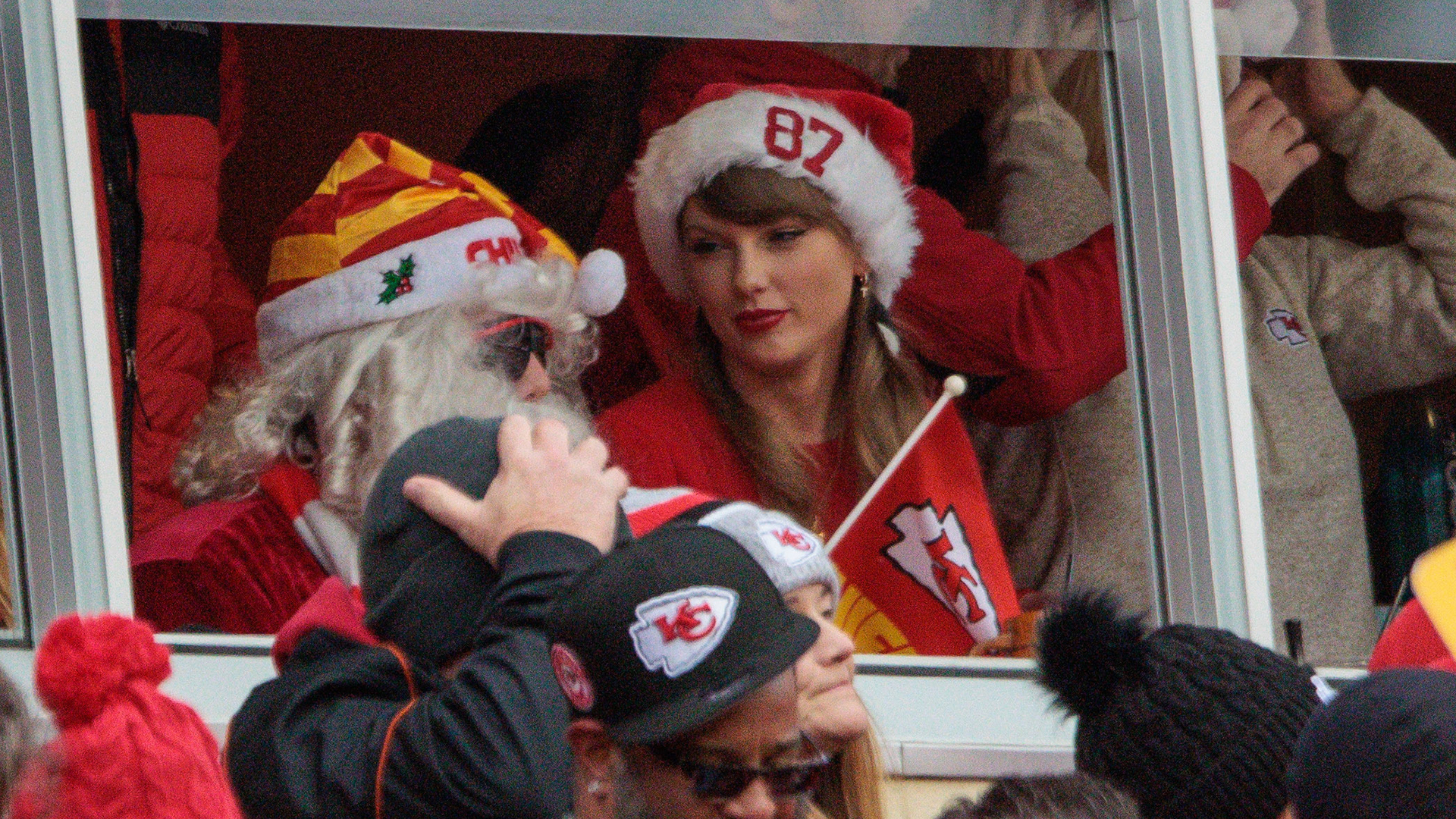 KANSAS CITY, MO - DECEMBER 25: Artis Taylor Swift in the stands with an 87 Santa hat on during the game between the Kansas City Chiefs and the Las Vegas Raiders on December 25th, 2023 at Arrowhead Stadium in Kansas City, Missouri. (Photo by William Purnell/Icon Sportswire via Getty Images)