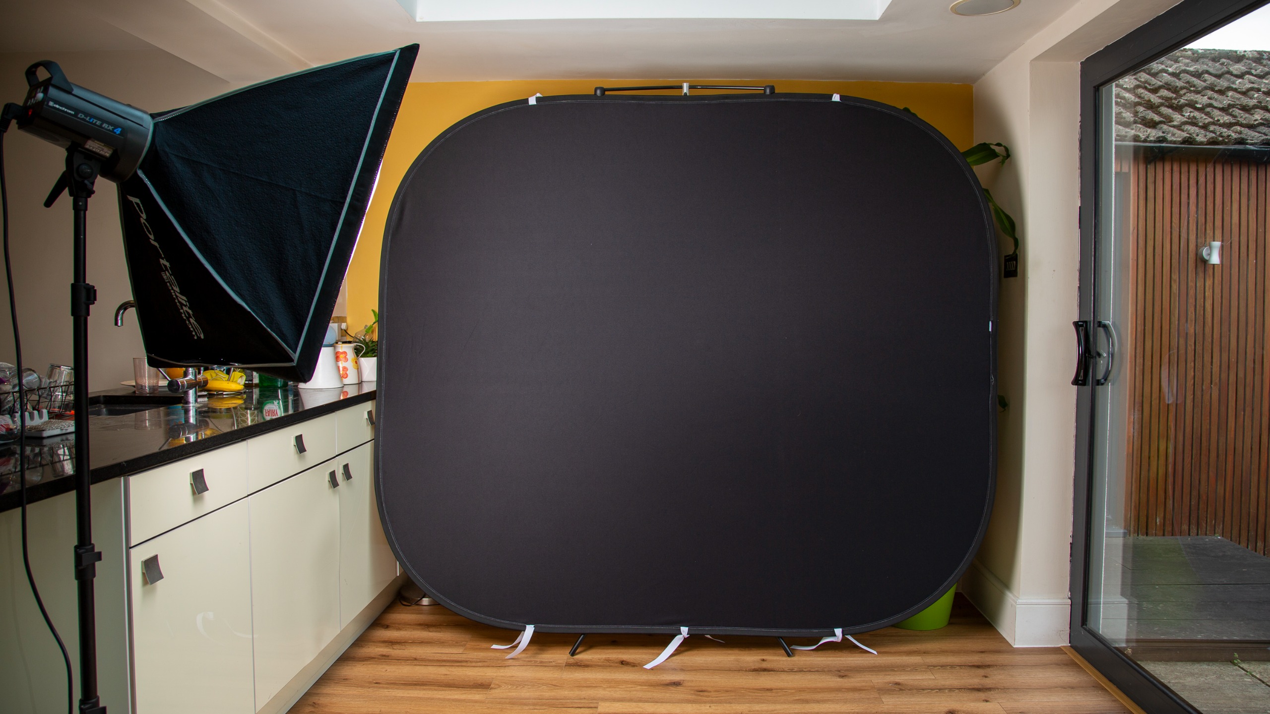 Manfrotto Plain Collapsible Reversible Backdrop 1.8x2.1m Black/White
