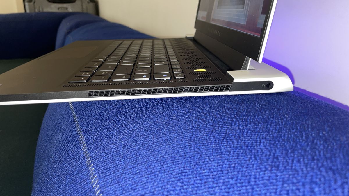 Alienware x15 R2