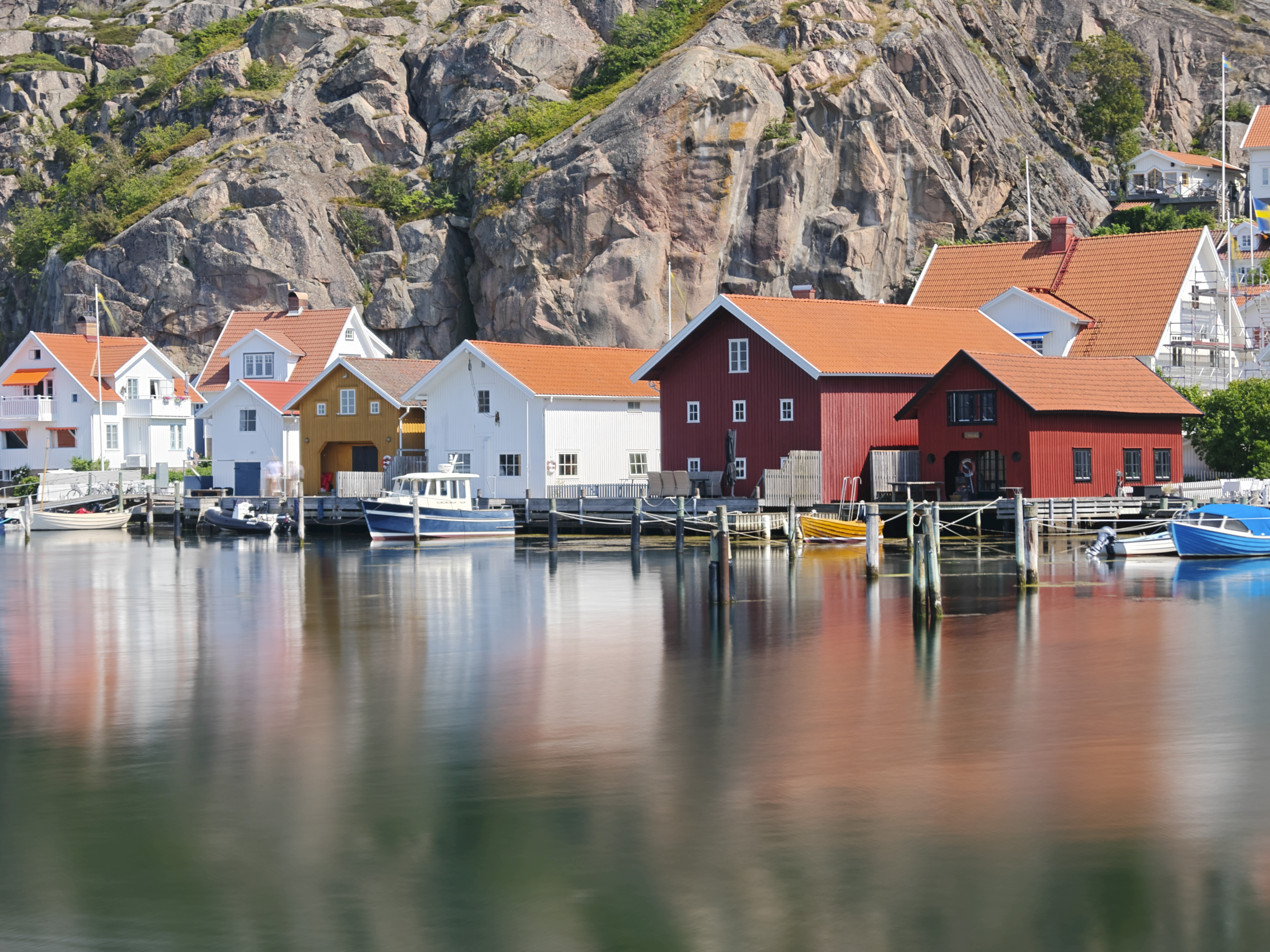 Oppo Find X8 Ultra phone sample image: bright colored fishing huts over still water