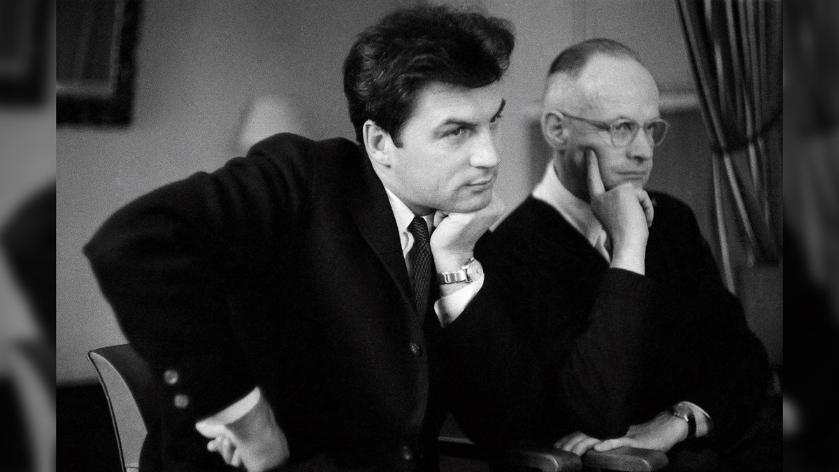 Ernst Haas and Henri Cartier-Bresson, Magnum meeting, Paris, 1958. Inge Morath, Magnum Photos