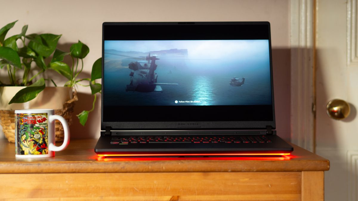 Asus ROG Strix Scar 18 G835 gaming laptop on desk