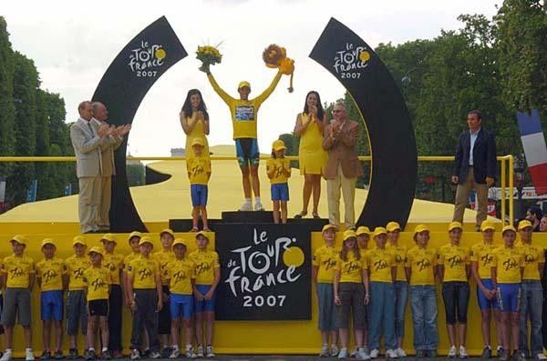 The men in the suits didn't catch on to the fact that the colour of choice is yellow.