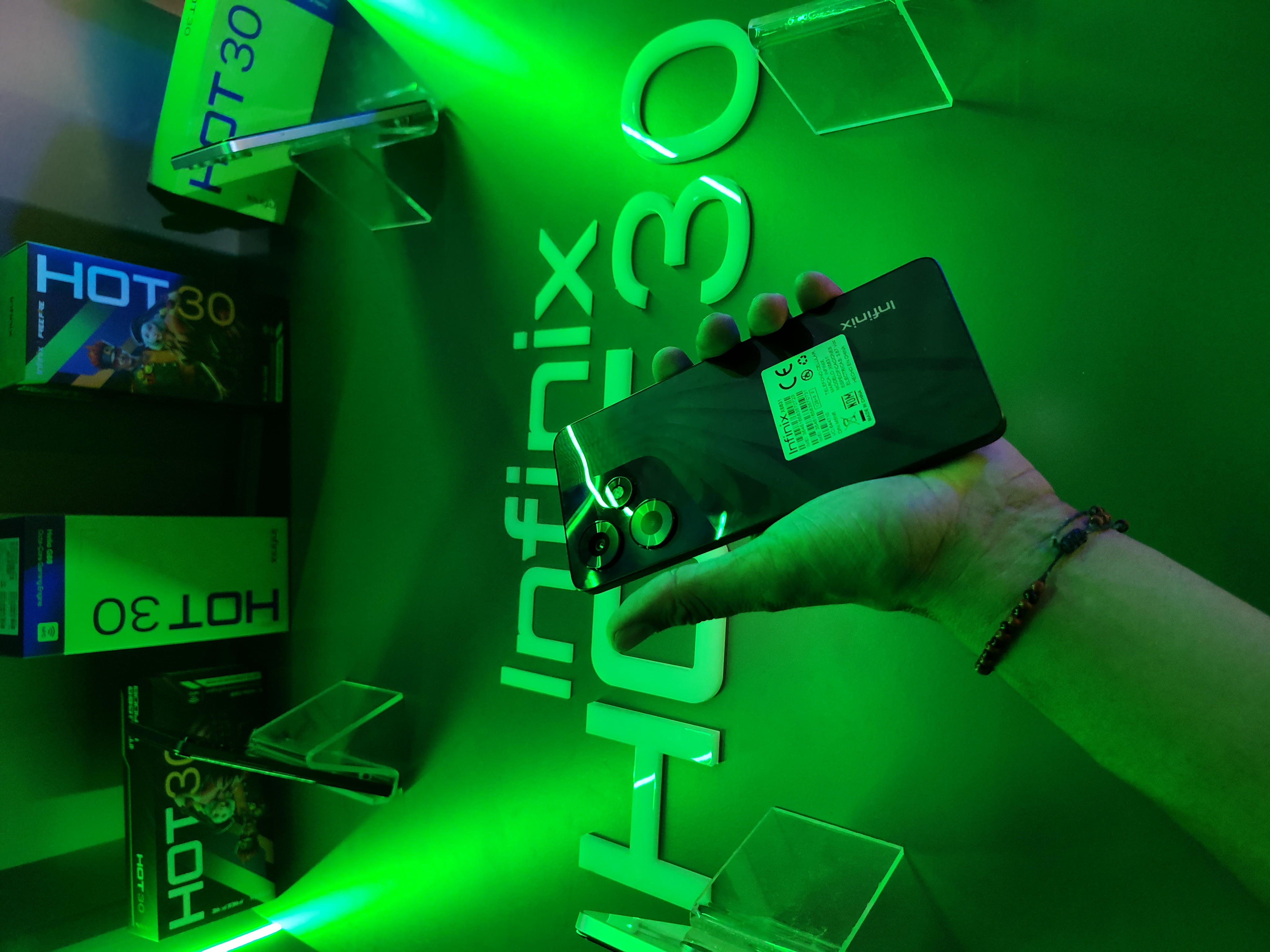 Infinix Hot 30 color negro