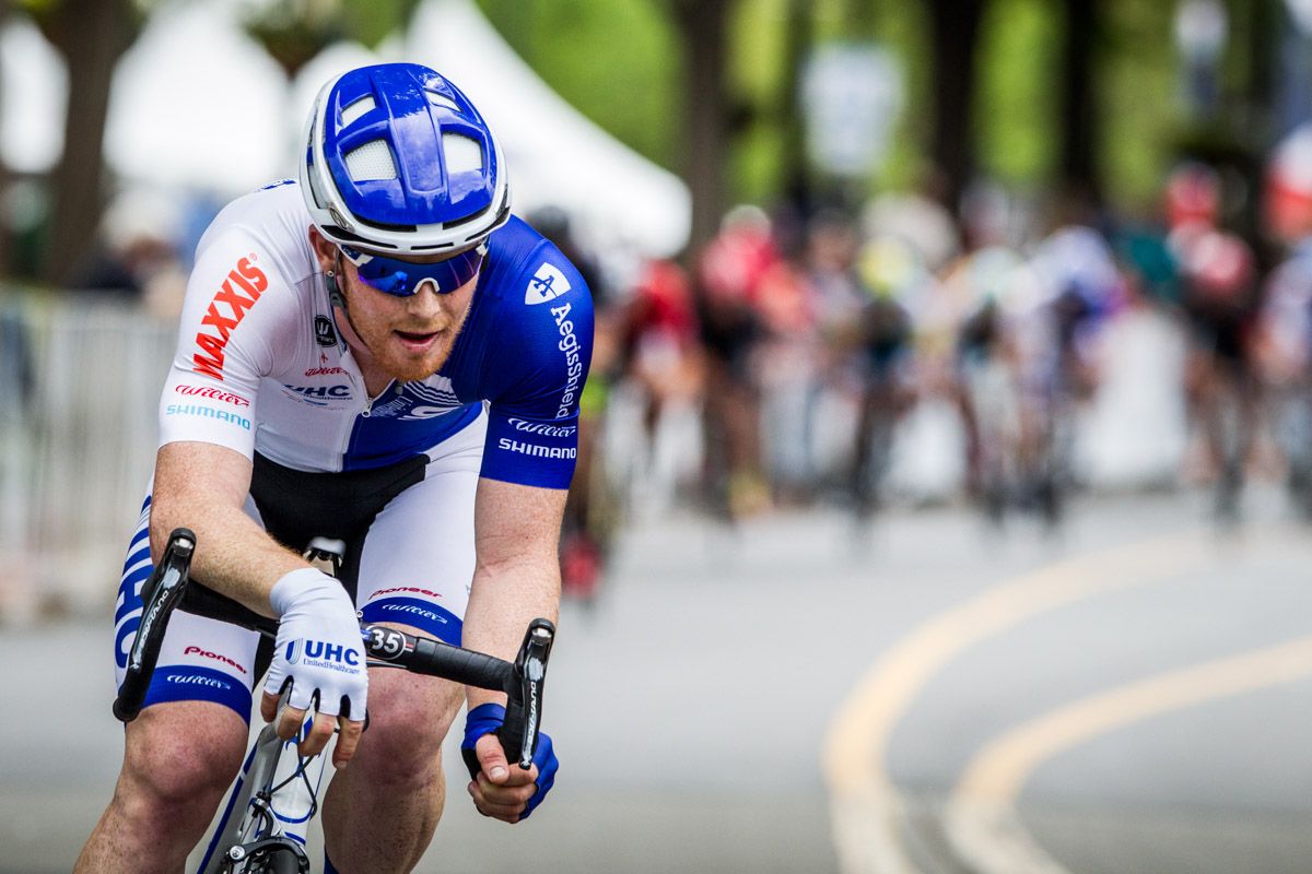 John Murphy (UnitedHealthcare) tries a solo attack.
