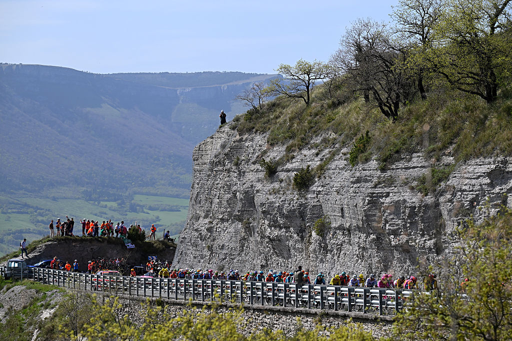Itzulia Basque Country stage 3 LIVE: 16-man break up the road and Isaac del Toro abandons on hilly third day