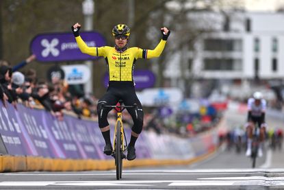 Who will succeed Jan Tratnik as winner of Omloop het Nieuwsblad 2025?