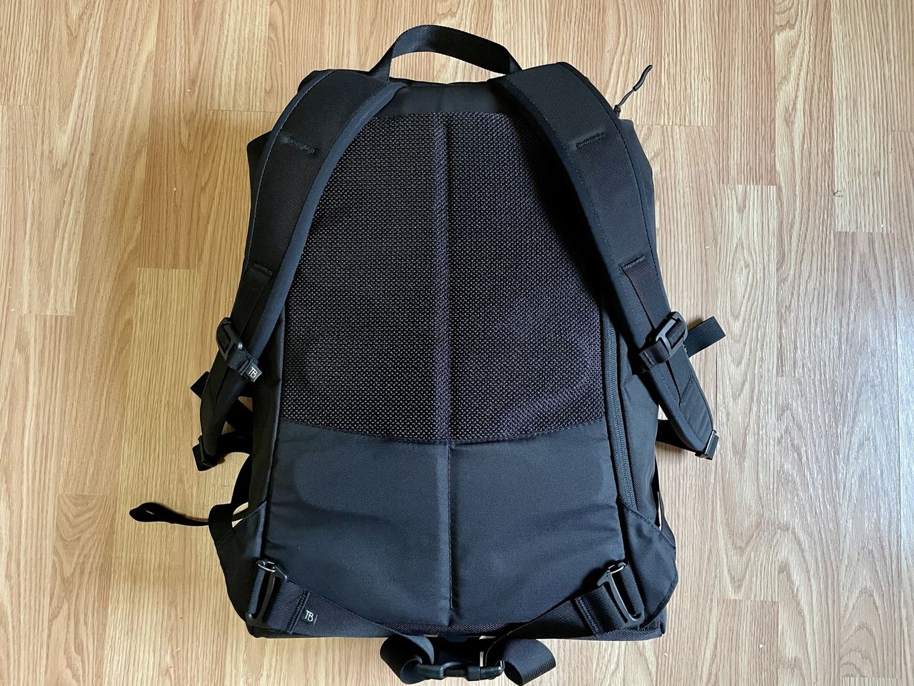 Tom Bihn Shadow Guide V2 33 Back Panel
