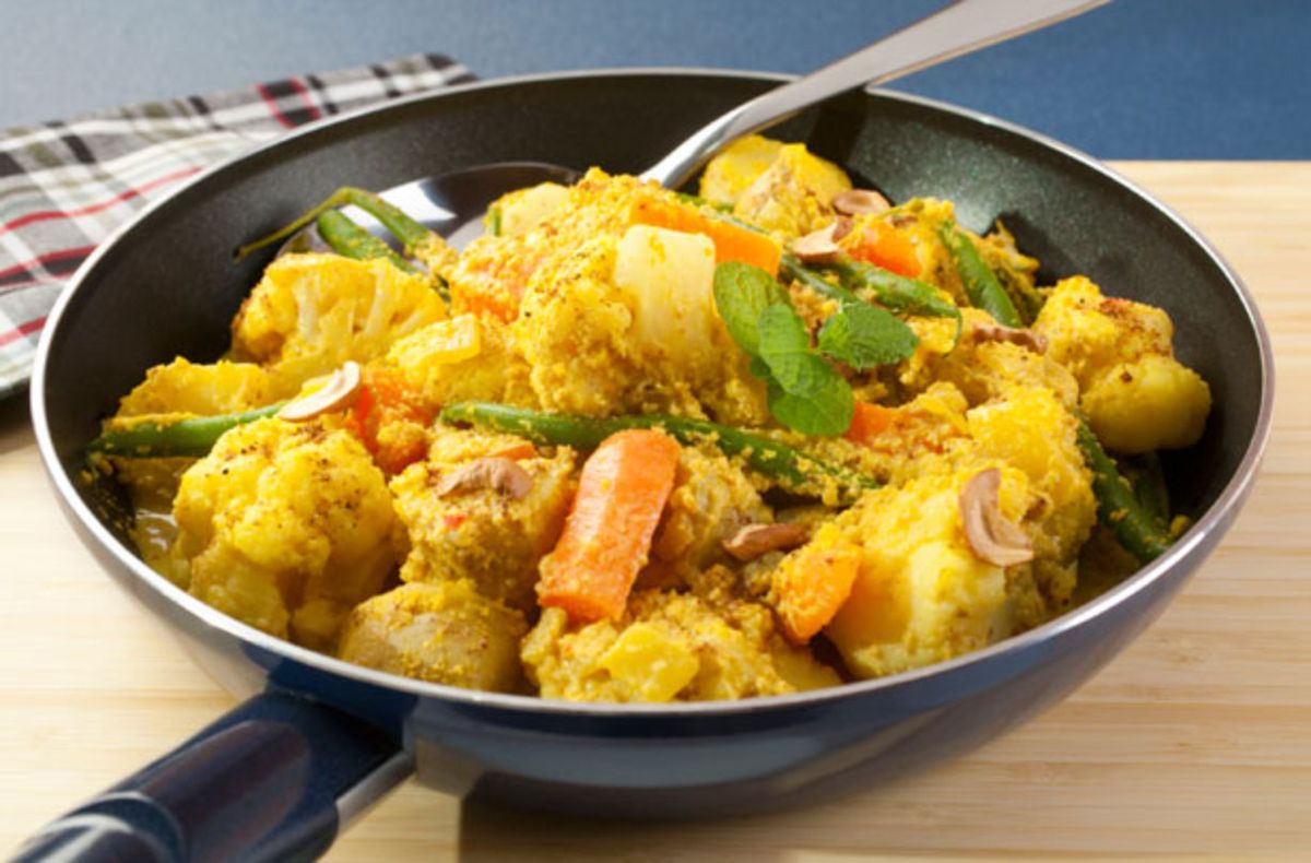 Cauliflower, potato and carrot curry 