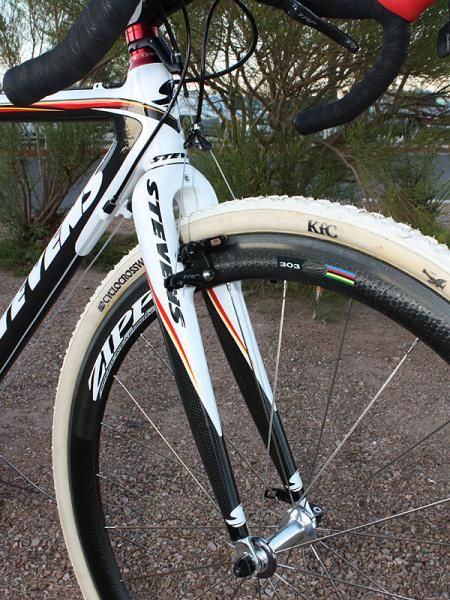 The non-tapered fork includes thick legs for solid braking.