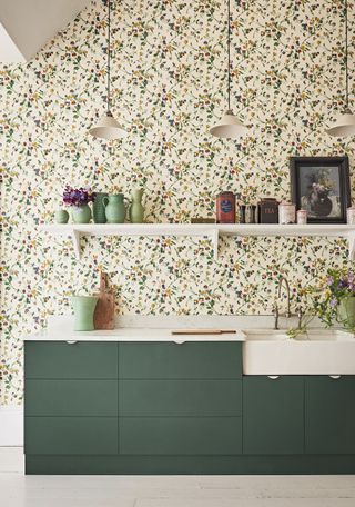 Cole & Son Sweetpea wallpaper from the Botanical Botanica collection