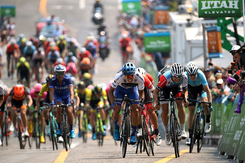 The sprint hits the rise to the finish line