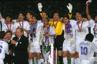 May 20th 1998 - UEFA Champions League Final - Real Madrid vs Juventus &quot;nRaul, Roberto Carlos, Bodo Illgner, Christian Panucci, Manuel Sanchis, Fernando Hierro, Fernando Redondo, Clarence Seedorf, Predrag Mijatovic and Fernando Morientes celebrate their Champions League Win:Photo: Mark Leech