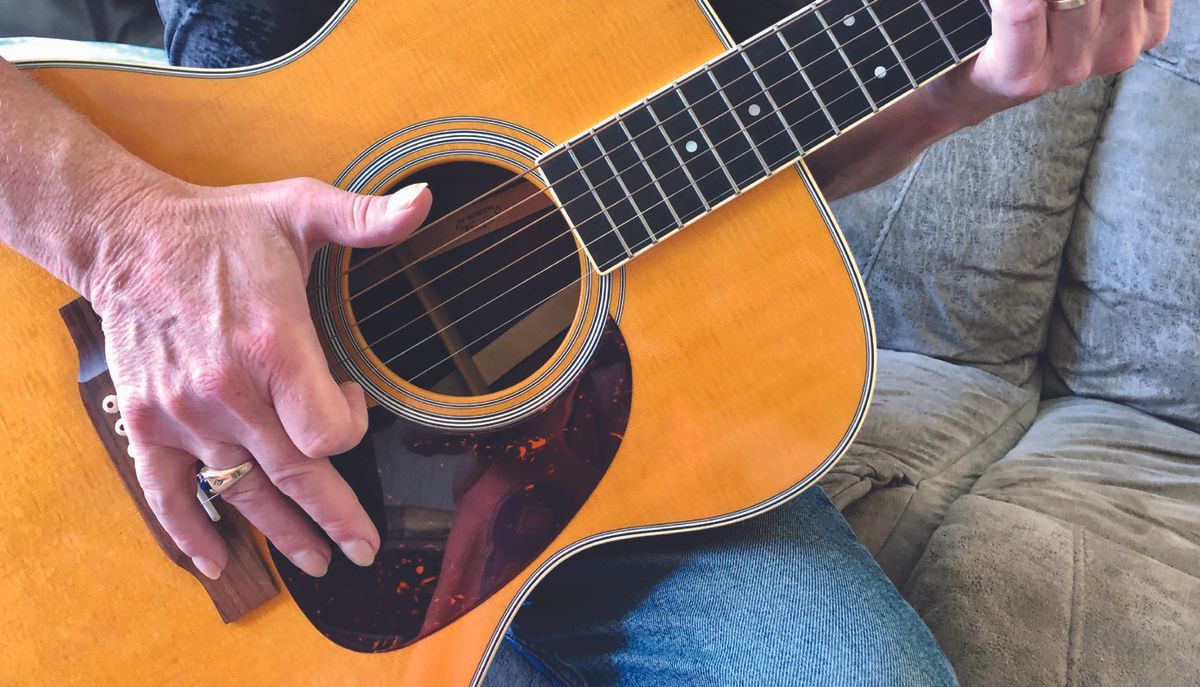 Jimmy Leslie demonstrates the fingerstyle slap technique on an acoustic guitar