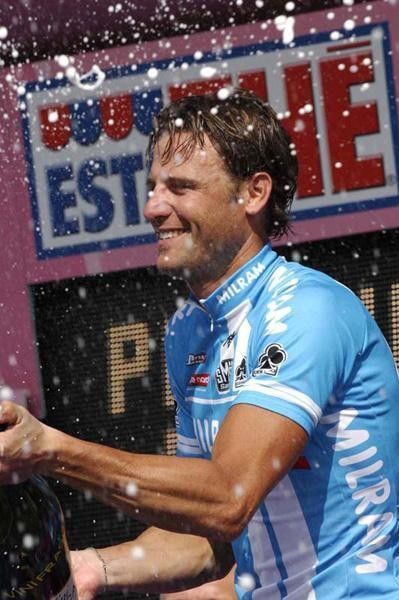 Alessandro Petacchi (Milram) lets the bubbly flow.