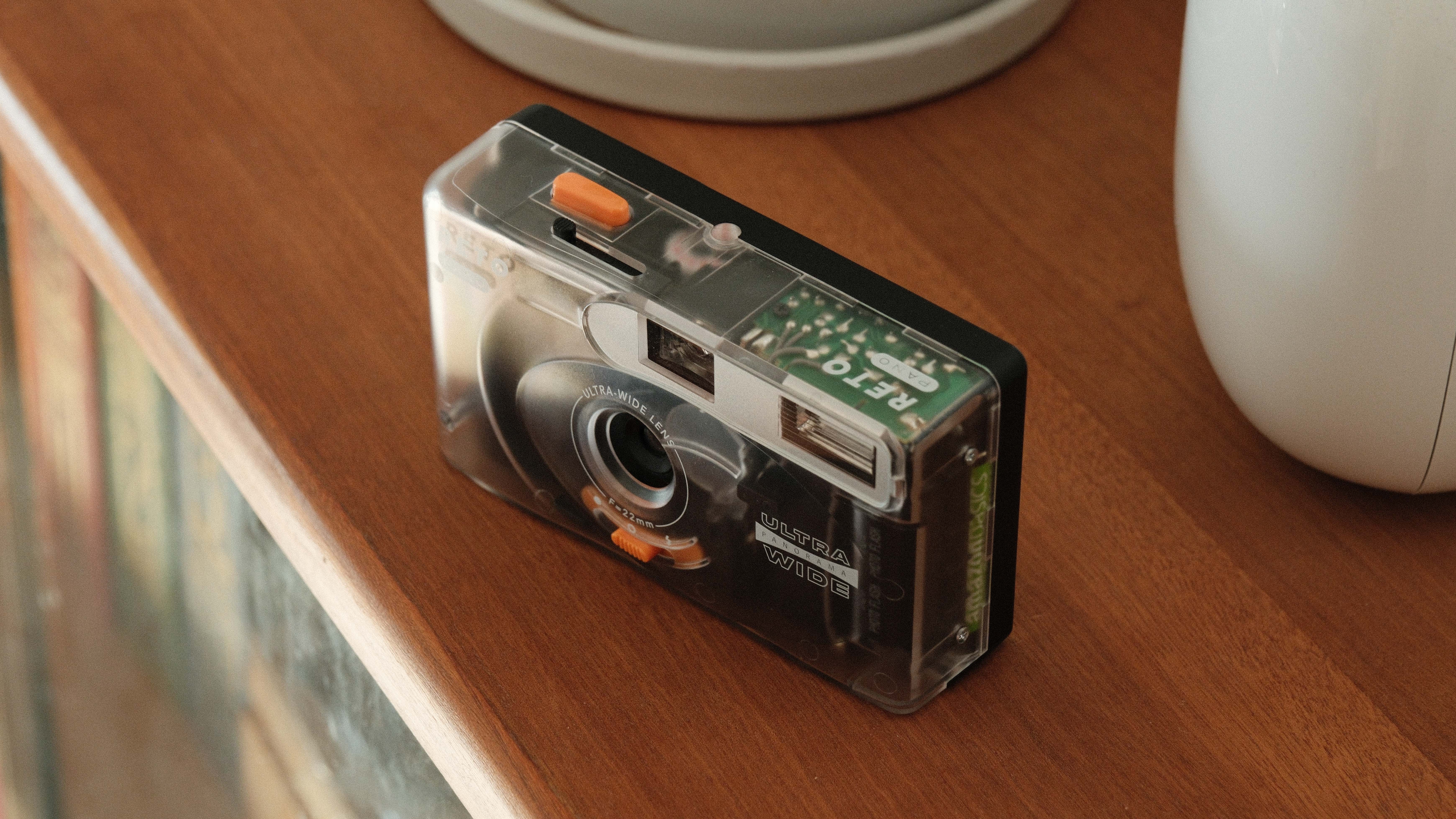 Reto Pano 35mm reusable film camera