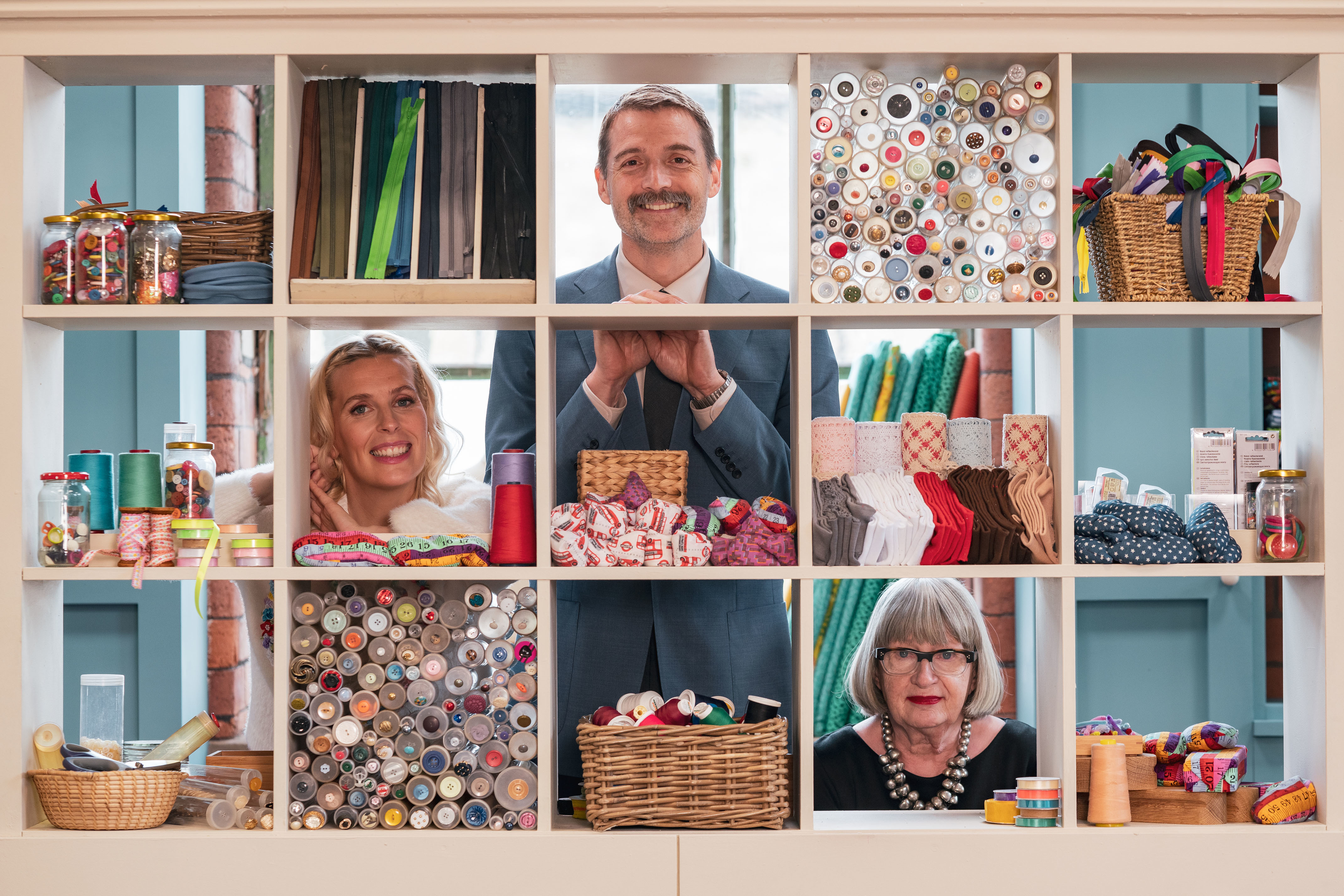 TV tonight Sara, Patrick and Esme introduce small stitches.