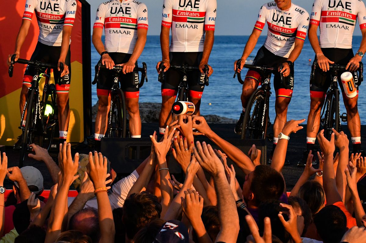 Fans fight for a UAE Team Emirates bidon
