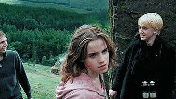 Nose, People, Mammal, Jacket, Conversation, Blond, Acting, Step cutting, Scene, Feathered hair,
