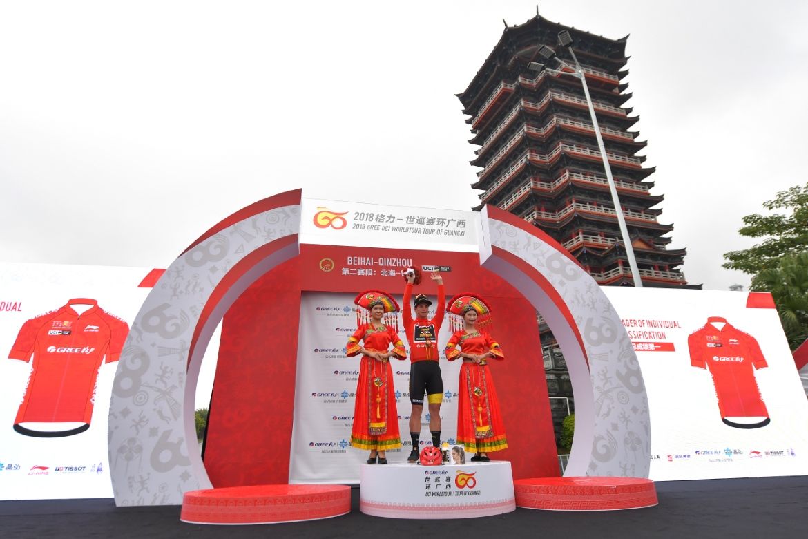 Dylan Groenewegen (LottoNL-Jumbo) kept the leader's red jersey