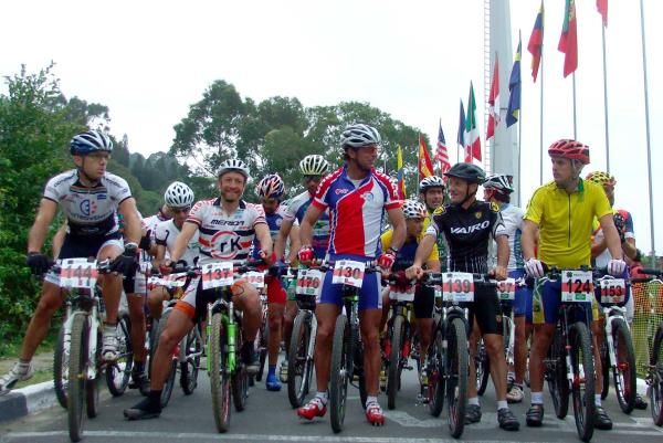 The start of the men's 40-44 race